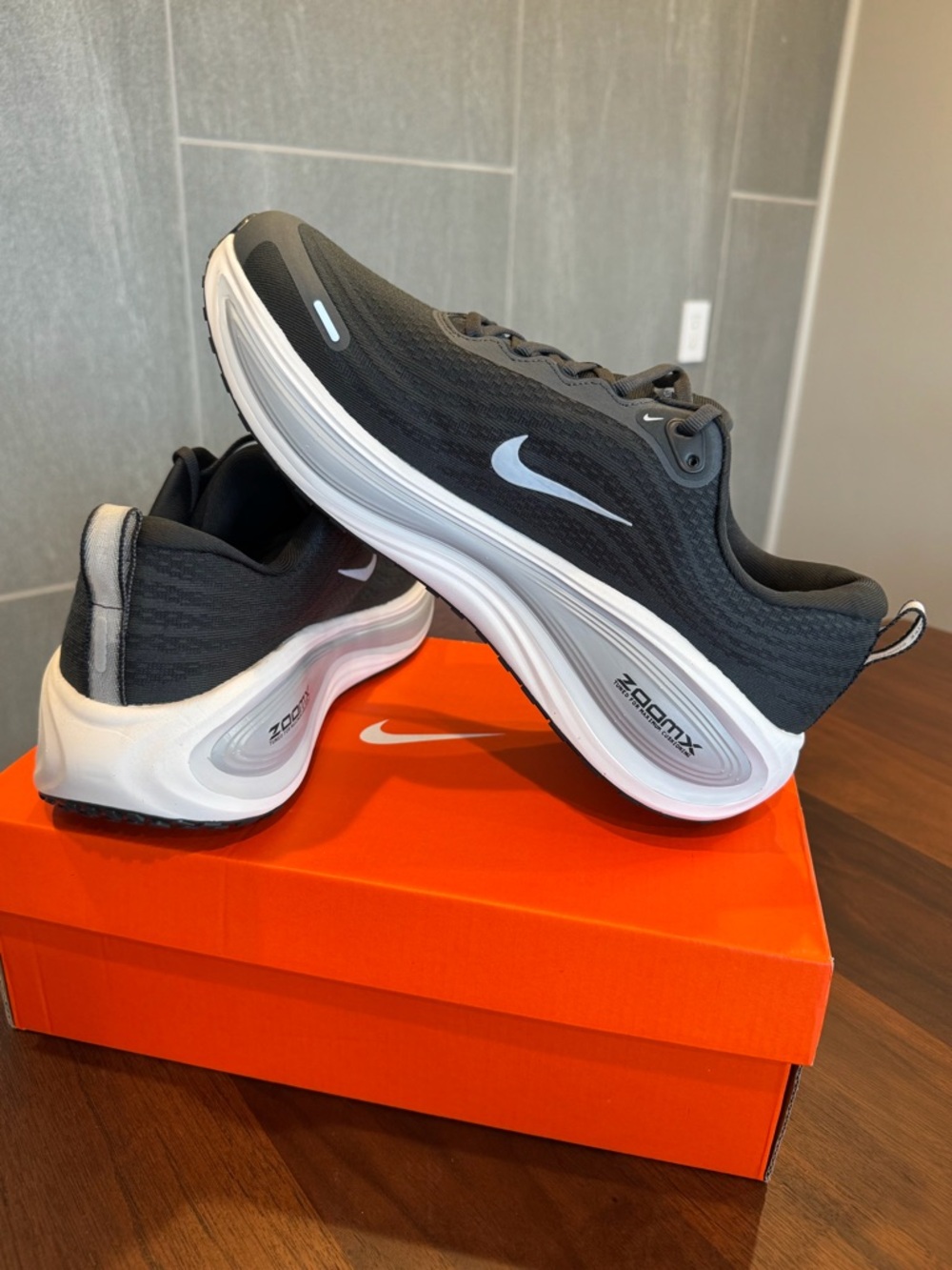 Nike Men’s Vomero Plus - Picture 2 of 4